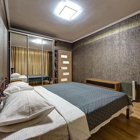 Apartments Near Ukraina Shopping Mall Kiev Esterno foto