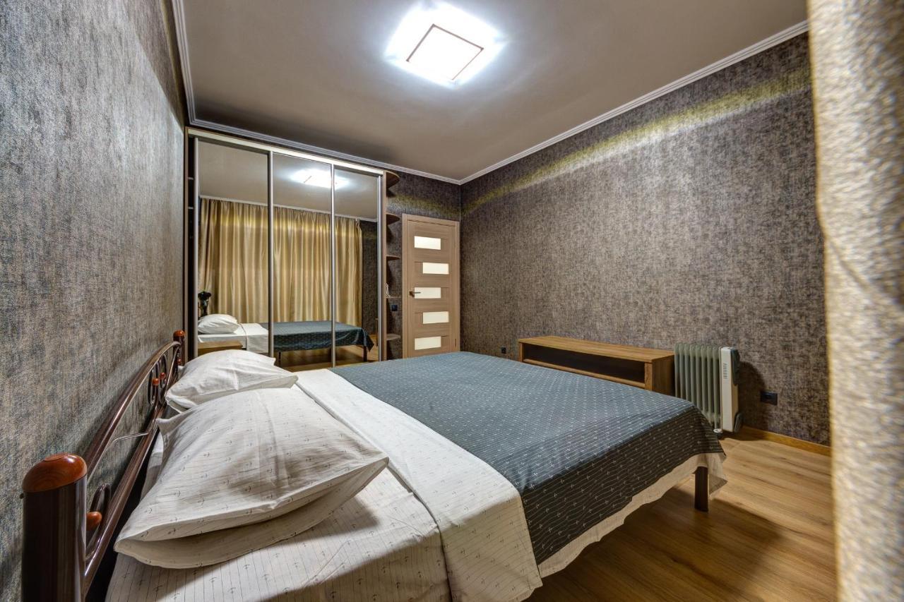 Apartments Near Ukraina Shopping Mall Kiev Esterno foto