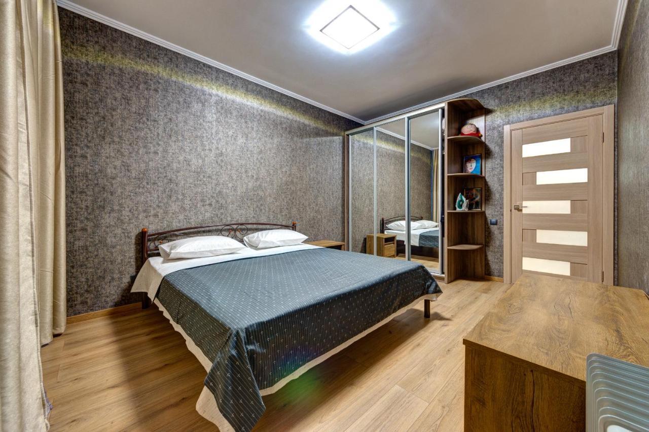 Apartments Near Ukraina Shopping Mall Kiev Esterno foto
